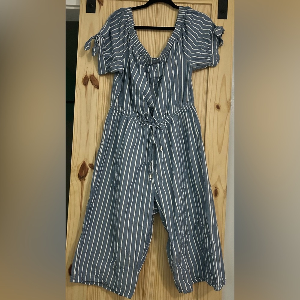 Off shoulder cropped leg jumpsuit